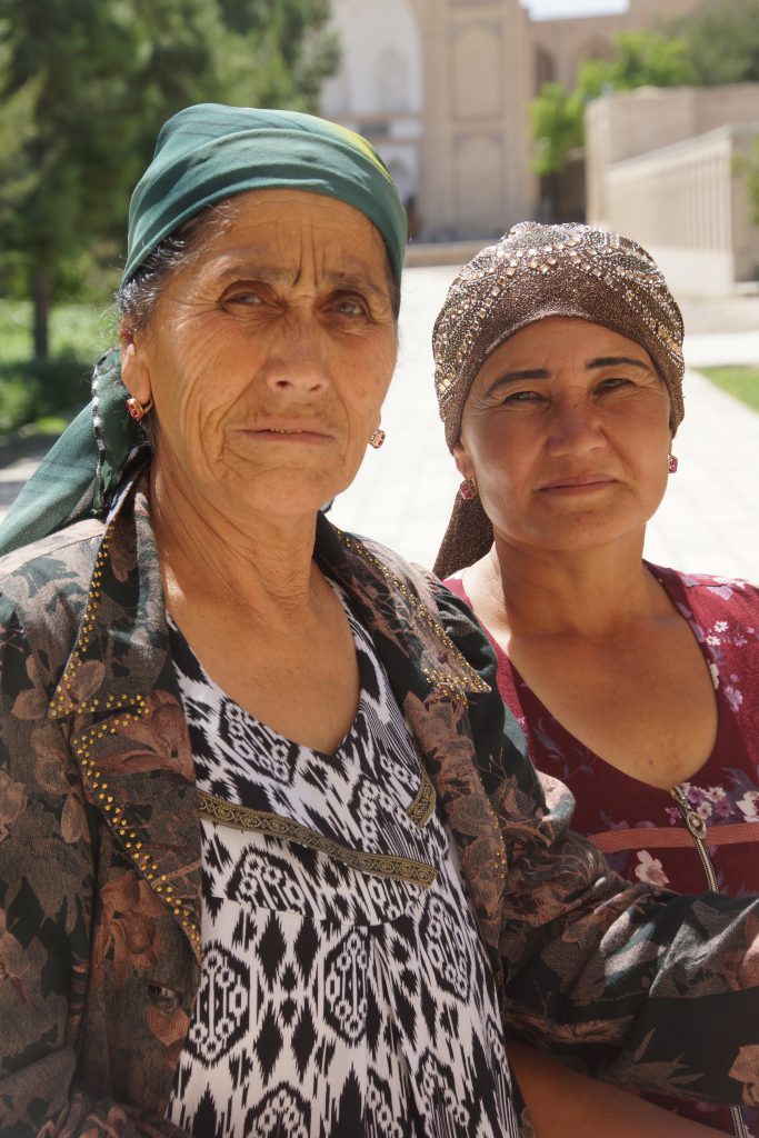 Tracht der Frauen in Usbekistan